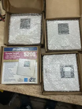 Braeburn 833732003106 5200 Premier Series Programmable Heat/cool Digital Thermostats