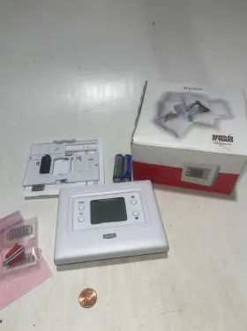 T2-nac01-a Bryant T2-naco1-a Legacy Thermostat Non-programmable