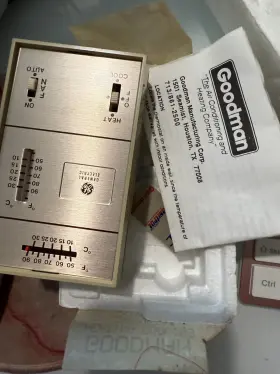 Cht18-60w Goodman New Open Box Heating Cooling Thermostat Model Cht18-60