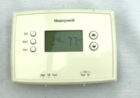 50061478-004 Honeywell Thermostat With Batteries