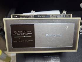 Honeywell Q674f Heat Pump Thermostat For Efficient Temperature Control Vintage Anal