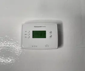 Rth230081038 Honeywell 5-1-1 Day Programmable Thermostat Digital Low-voltage Hva