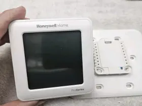 Rth6220wf Honeywell Home Programmable Thermostat White Colored