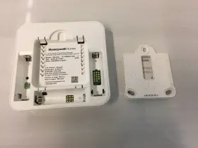 Rth8580d1002 Honeywell Home T5 Touchscreen Thermostat Programmable