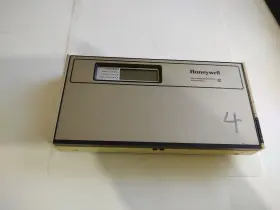 T7300a1005 Honeywell T7300a Commercial Single Zone Thermostat 1005