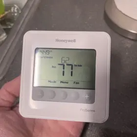 T756 Honeywell T4 Pro 2-day Programmable Thermostat 1/heat 1/cool -universal Mounti