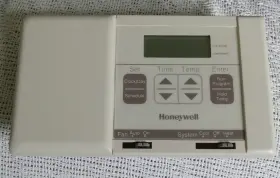 T8112c1007 Honeywell 7 Day Programmable Thermostat