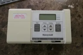 T8112d1088 Honeywell Electronic Low Voltage Programmable Thermostat White