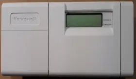 T8112d1179 Honeywell Programable Thermostat Low Voltage Battery Back-up