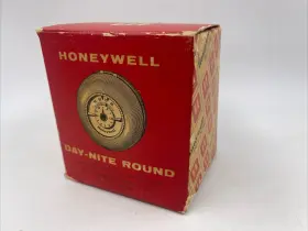 Ts832a Honeywell T832a Vintage 50s Day-nite Thermostat With Manual Box Made In Usa