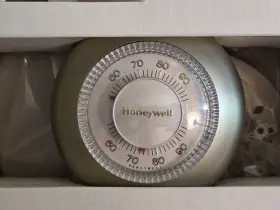 T87f2782 Honeywell Round Heating Or Cooling Thermostat Nos
