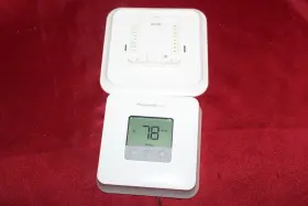 Th1110u2001 Honeywell Home Pro Series Programmable Thermostat With Backplate