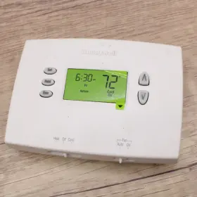 Th2110dh1002 Honeywell Th2110dh Pro 2000 Horizontal Programmable Thermostats - 1h/1c