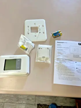 Th311ou Honeywell 2008 Non Programmable Thermostat Nib