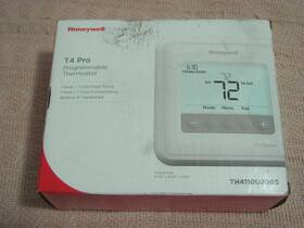 Honeywell Th4110u2005u T4 Pro / Th411ou2005 Programmable Heat Cool Thermostat New