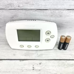 Th6110d1005 Honeywell Th6220d Focuspro Programmable Thermostat - Aa Batteries Included