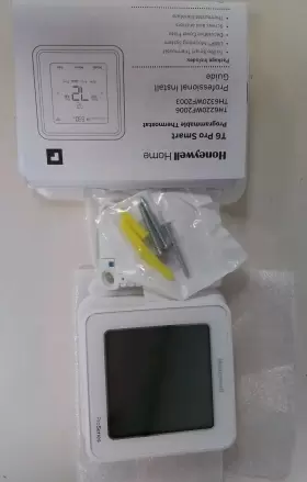 Th6320wf2003 Honeywell Excellent Condition Without Box Lyric T6 Pro Wifi