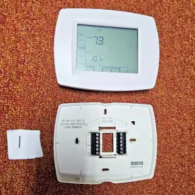 Th8110u1 Honeywell Touchscreen 7 Day Programmable Thermostat