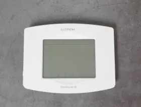 Lutron 027557831963 Comfort Controls Lr-hwlv-hvac Touchpro Honeywell Thermostat Broken