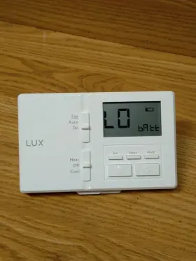 Tx100e Lux 021079141005 Programmable Thermostat Lcd Screen Works Great Ships Free Next Day