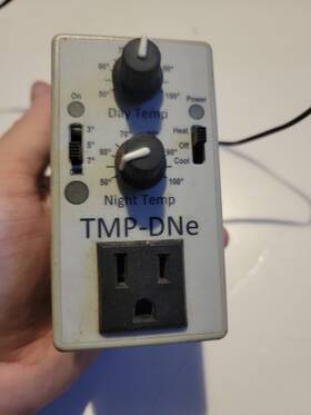 Night & Day 8934a635-b3c Hydrofarm Temperature Controller Catmp-dne 120 V 60hz Temp