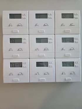 631w-2 Pro1 Lot Of 9 Non Programmable Pro Thermostats All In Working Used Condition