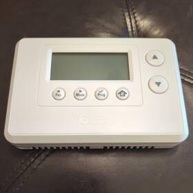 Qolsys Zts110us Z-wave Smart Thermostat - Zts-110us Bw8031us
