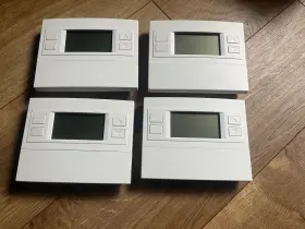 Tbz48r Rcs 4 Z-wave Thermostats Tbz48 Battery And C-wire Powered Internet Compatible