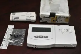 9420-3221 Robertshaw Digital Non-programmable Thermostat 2 Heat/2 Cool