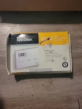 9515 Robertshaw Non-programmable Thermostat