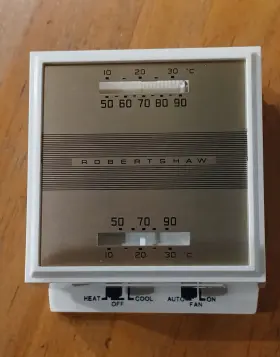 Cm84 Robertshaw Non-programmable Heating And Cooling Thermostat - New