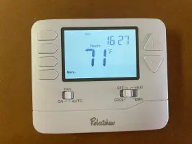 Rs8210 Robertshaw Digital Non-programmable Thermostat Multi-stage - 2 H / 1 C