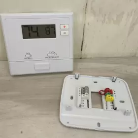 601-2 Vive Non-programmable Thermostat 1 Heat Cool Wall Mounted