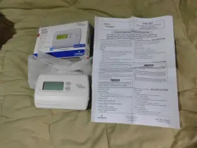 1f80-361 White 786710518812 Unused Boxed Rogers Programmable Thermostat With Paperwork