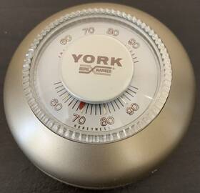 York 025-18019 Vtg York/honeywell Round Thermostat Heating Cooling / Original Box Instructions