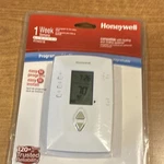 Honeywell RTH221B 1-WEEK Programmable Thermostat Digital Display White 24V New. Price: $12.00.