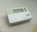Honeywell 32207501-002 Digital, Low-voltage, 7-DAY Programmable Thermostat Used. Price: $29.99.