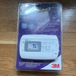 Filtrete 3M22 7-DAY Programmable Thermostat Digital Display Universal New. Price: $55.00.