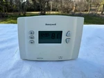 Honeywell RTH221B1021 Programmable Thermostat Digital Home Ac Heat Wall Unit Used. Price: $15.00.
