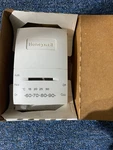 Thermostat / T834J1014 24VOLTS Honeywell New. Price: $18.17.