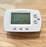 Honeywell TH6220D1028 Focuspro Programmable Large Display Thermostat Tested Used. Price: $24.95.