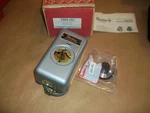 Robertshaw Commercial Electric Thermostat 5000-604 300 700 F 24" Cap New. Price: $125.00.