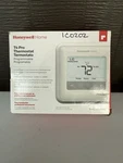 (brand New) Honeywell T4 Proseries TH4110U2005 Programmable Thermostat Hvac. Price: $35.00.