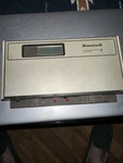 Therrmostat Honeywell T3700 A1005 Temperature Controller Used. Price: $30.00.