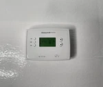 Honeywell RTH230081038 5-1-1 Day Programmable Thermostat Digital Low-voltage Hva Used. Price: $9.99.