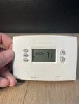 Honeywell RTHL2510C1002 7-DAY Programable Thermostat RTH2510C Used. Price: $24.00.