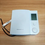 Honeywell RLV4305A 1000 Programmable Thermostat Backlit Display Electric Used. Price: $29.99.