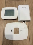 Thermostat TH9421C1004/HONEYWELL Eim THM5421C Used. Price: $130.00.